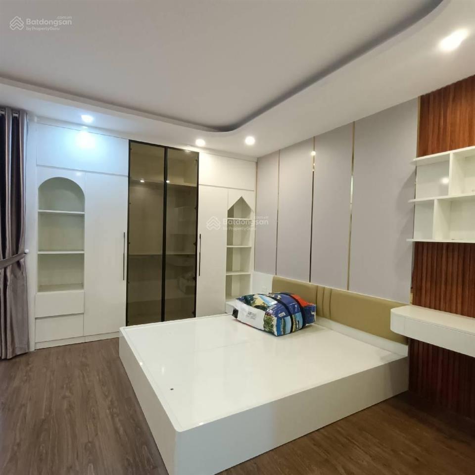 Nhà mới bạch mai lô góc, thang máy, 45m2, 5 tầng, cách 1 nhà ra ngõ ô tô.