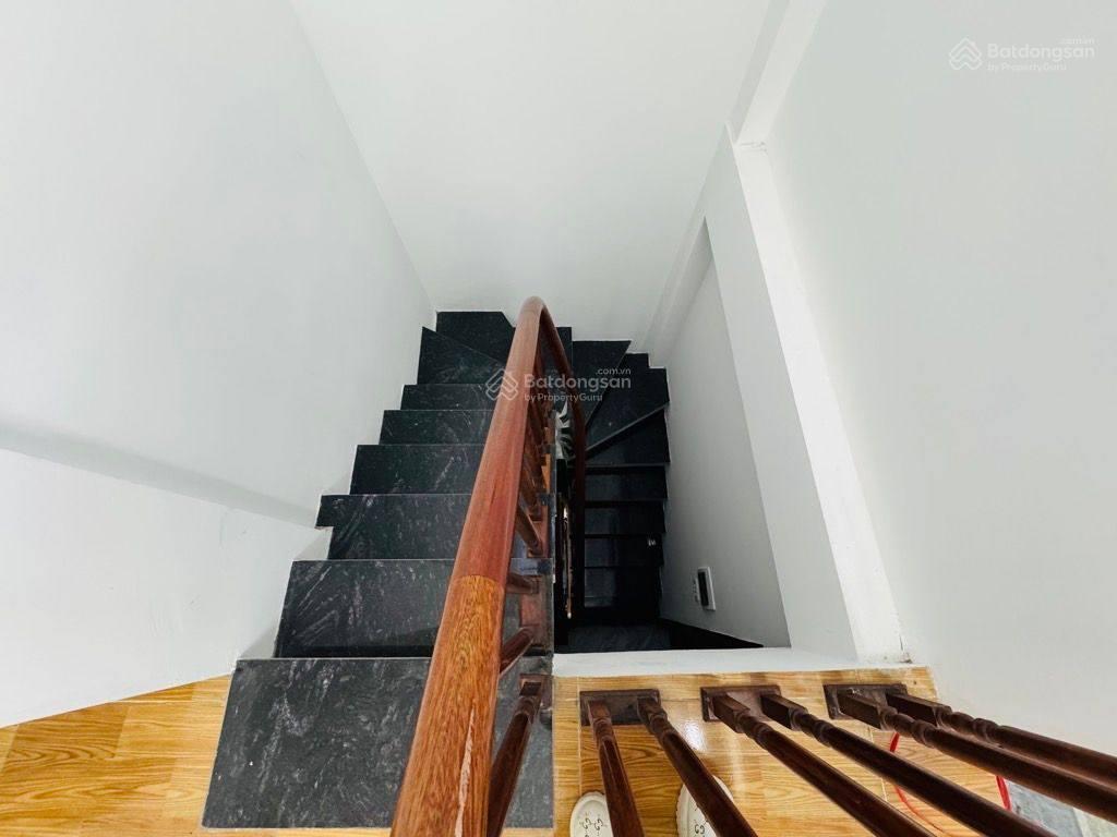 Nhà mới bạch mai lô góc, thang máy, 45m2, 5 tầng, cách 1 nhà ra ngõ ô tô.