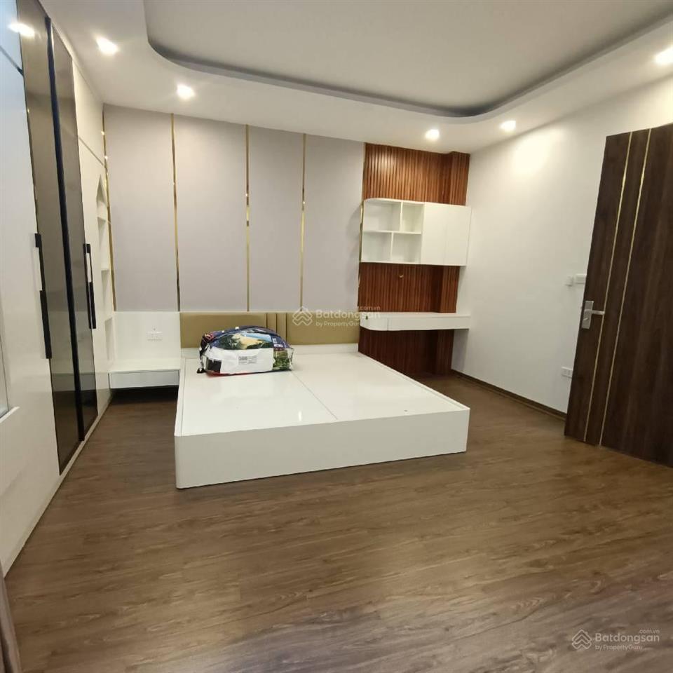 Nhà mới bạch mai lô góc, thang máy, 45m2, 5 tầng, cách 1 nhà ra ngõ ô tô.