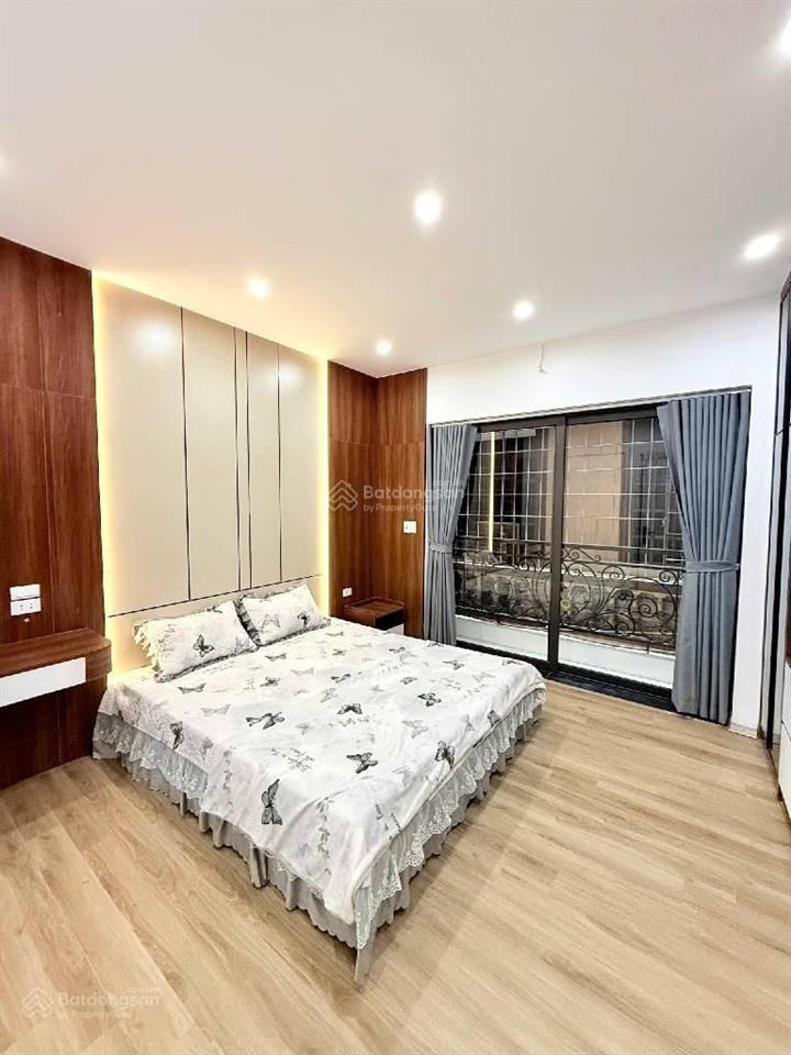 Nhà mới bạch mai lô góc, thang máy, 45m2, 5 tầng, cách 1 nhà ra ngõ ô tô.