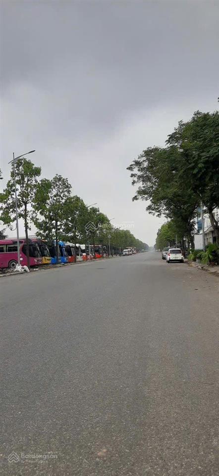 Nhà đẹp ở ngay  đường 24m  full nội thất  vỉa hè 6m  đường trước nhà 24m