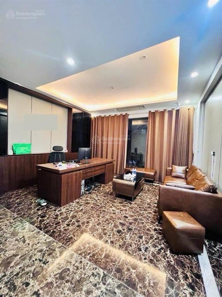 Nhà đẹp ở ngay  đường 24m  full nội thất  vỉa hè 6m  đường trước nhà 24m