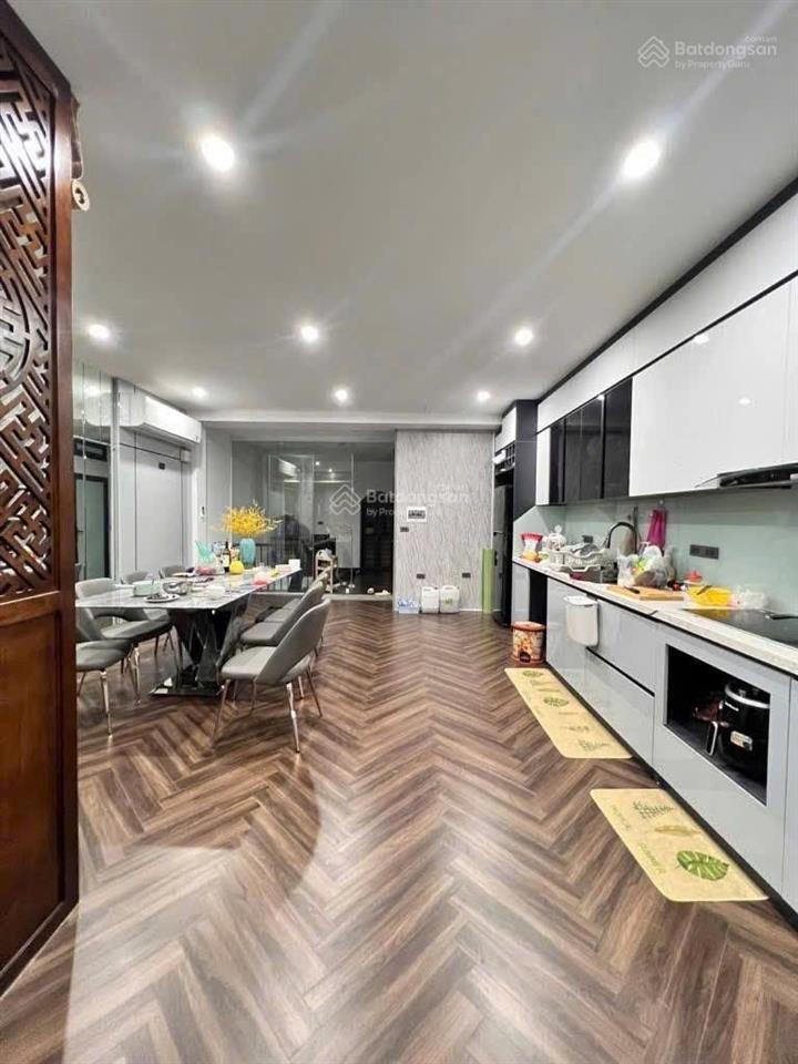 Nhà đẹp ở ngay  đường 24m  full nội thất  vỉa hè 6m  đường trước nhà 24m