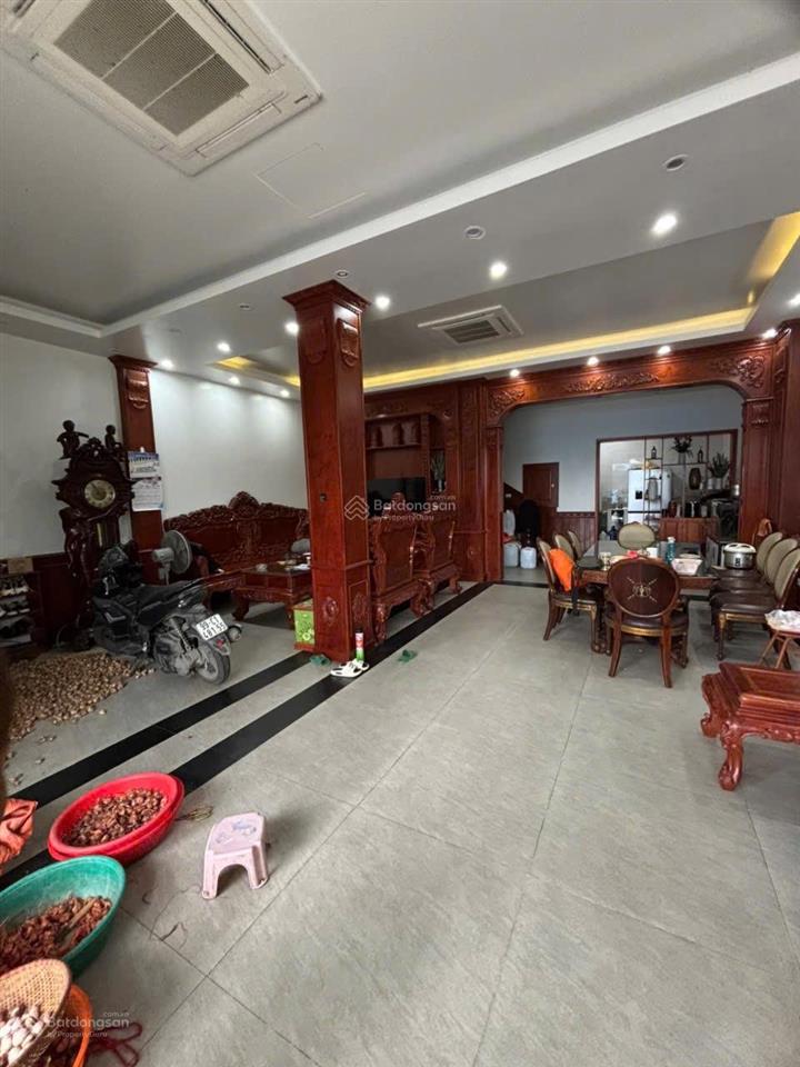 Nhà đẹp ở ngay  đường 24m  full nội thất  vỉa hè 6m  đường trước nhà 24m