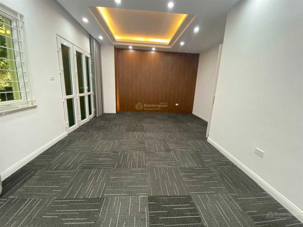 Cho thuê bt kđt mễ trì hạ, nam từ liêm, dt 220m2, mặt tiền 10m, 4 tầng, ô tô đỗ cửa 24/24, 50tr/th