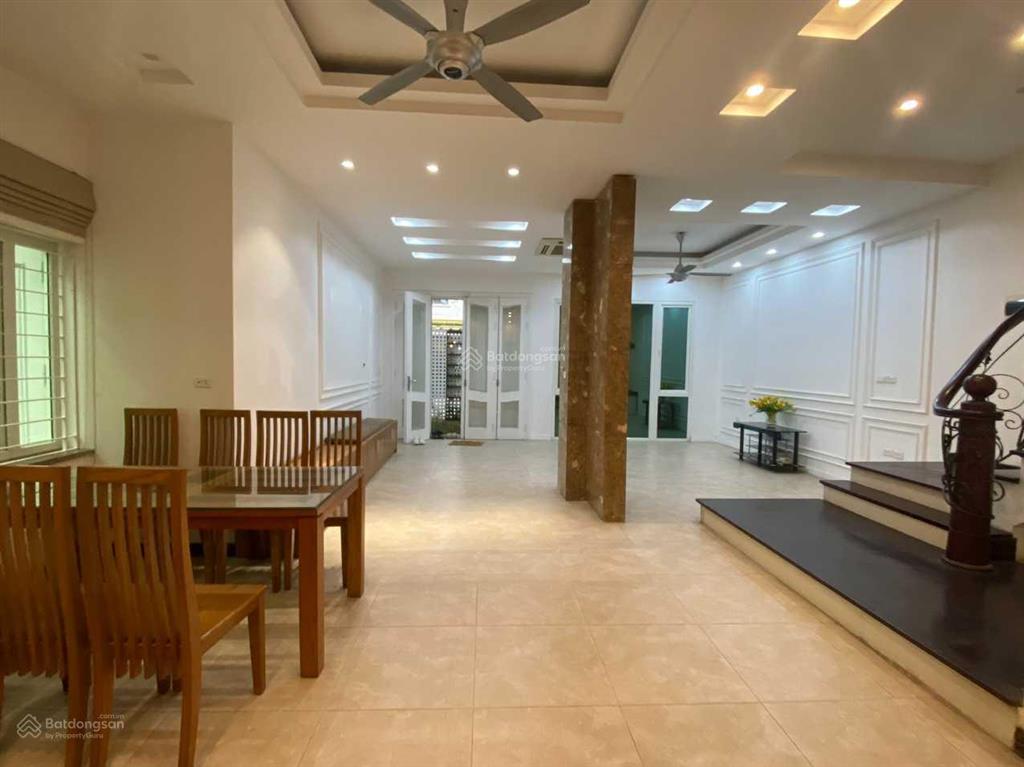 Cho thuê bt kđt mễ trì hạ, nam từ liêm, dt 220m2, mặt tiền 10m, 4 tầng, ô tô đỗ cửa 24/24, 50tr/th