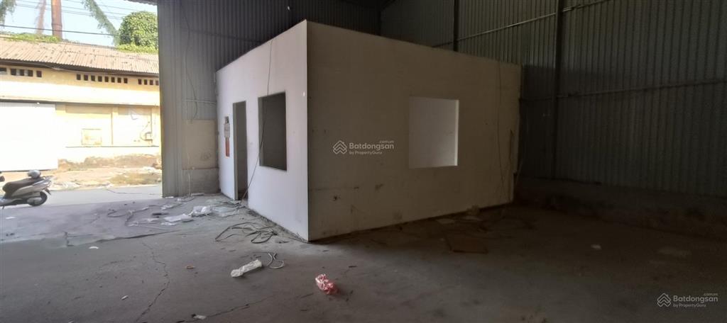 Cho thuê kho đường thụy phương, bắc từ liêm, dt 300m2, điện 3fa, xuất vat, xe công, bảo vệ. 75k/m2