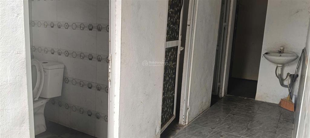 Cho thuê kho đường thụy phương, bắc từ liêm, dt 300m2, điện 3fa, xuất vat, xe công, bảo vệ. 85k/m2