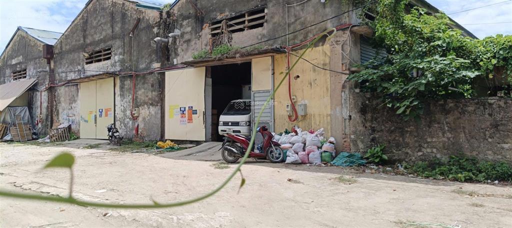 Cho thuê kho đường thụy phương, bắc từ liêm, dt 300m2, điện 3fa, xuất vat, xe công, bảo vệ. 85k/m2
