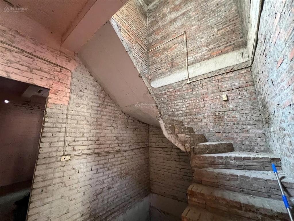 Cho thuê kho xưởng mặt đường nguyễn cảnh dị, dt đất 88m2, dt sử dụng 350m2, mt 6m, 16tr/tháng