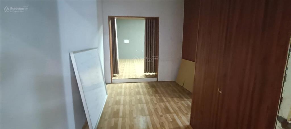 Cho thuê nhà mặt phố thịnh liệt, ngay giáp bát, dt 130m, mặt tiền 5.5m, 3 tầng, sân rộng, 20tr/th