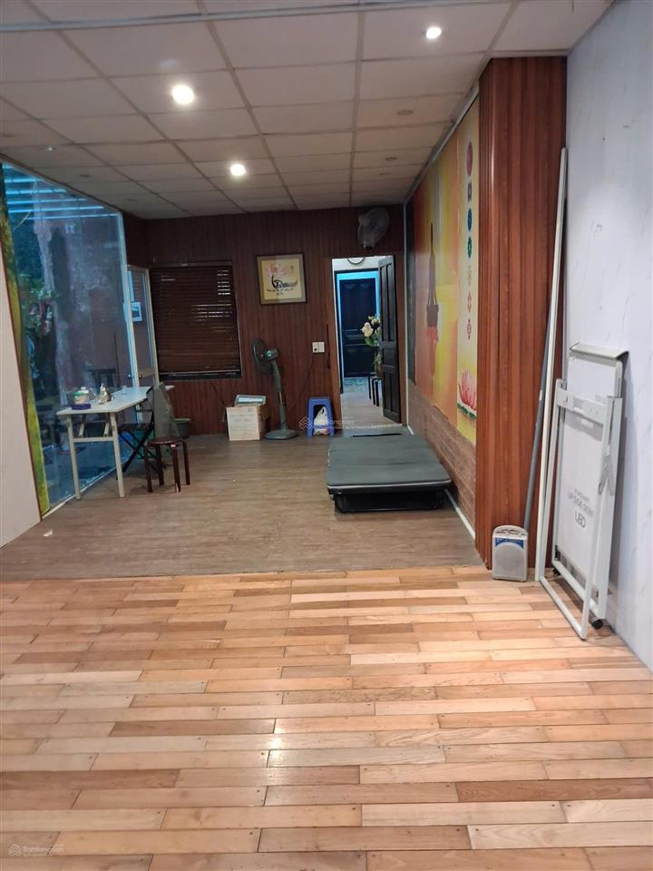 Cho thuê nhà mặt phố thịnh liệt, ngay giáp bát, dt 130m, mặt tiền 5.5m, 3 tầng, sân rộng, 20tr/th