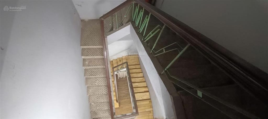 Cho thuê nhà mặt phố thịnh liệt, ngay giáp bát, dt 130m, mặt tiền 5.5m, 3 tầng, sân rộng, 20tr/th