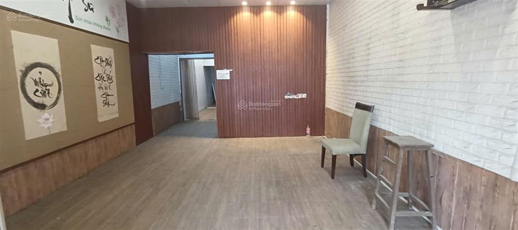 Cho thuê nhà mặt phố thịnh liệt, ngay giáp bát, dt 130m, mặt tiền 5.5m, 3 tầng, sân rộng, 20tr/th