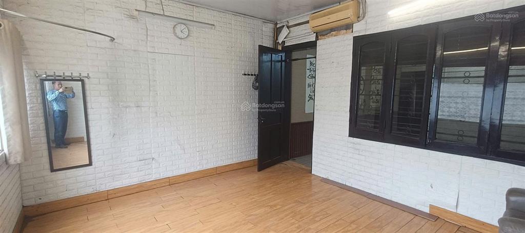 Cho thuê nhà mặt phố thịnh liệt, ngay giáp bát, dt 130m, mặt tiền 5.5m, 3 tầng, sân rộng, 20tr/th