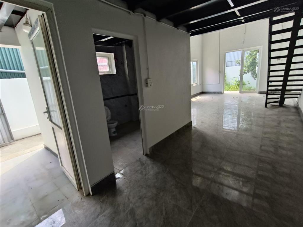 Cho thuê kho xưởng km14 đường đại lộ thăng long, an khánh, dt 800m2, 2 mặt tiền, xe công vào, 33tr