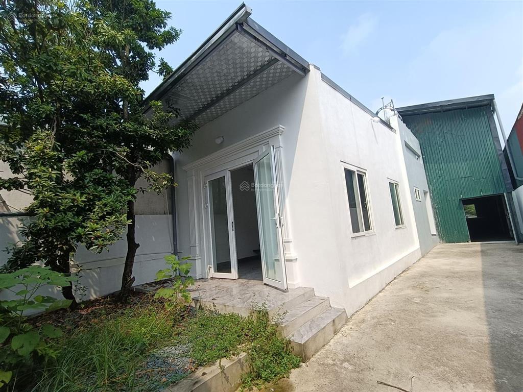 Cho thuê kho xưởng km14 đường đại lộ thăng long, an khánh, dt 800m2, 2 mặt tiền, xe công vào, 33tr