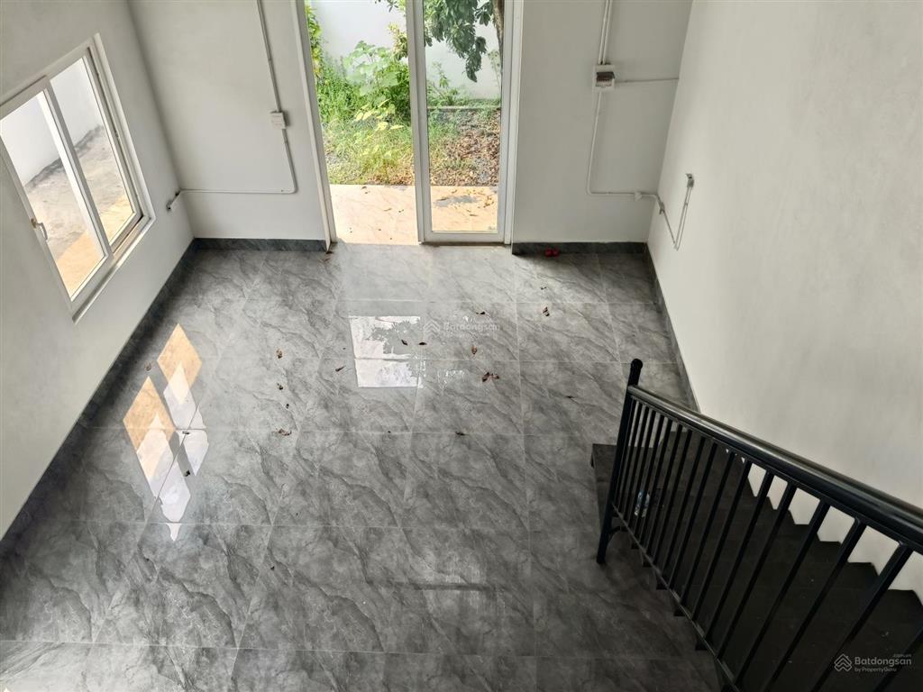 Cho thuê kho xưởng km14 đường đại lộ thăng long, an khánh, dt 800m2, 2 mặt tiền, xe công vào, 33tr