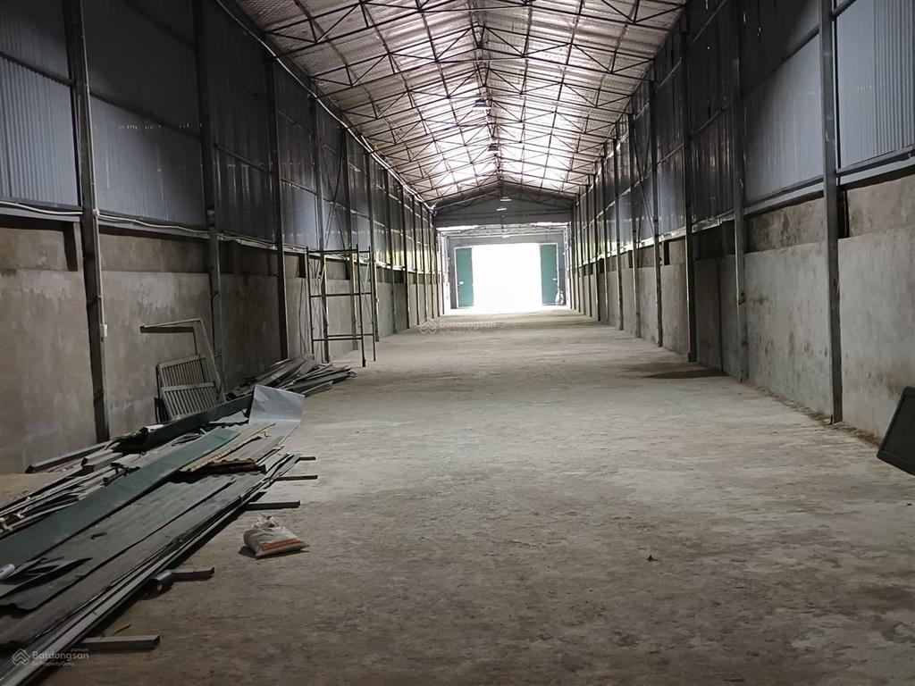Cho thuê kho xưởng km14 đường đại lộ thăng long, an khánh, dt 800m2, 2 mặt tiền, xe công vào, 33tr