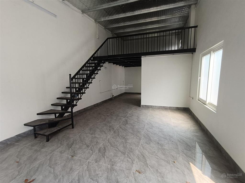 Cho thuê kho xưởng km14 đường đại lộ thăng long, an khánh, dt 800m2, 2 mặt tiền, xe công vào, 33tr