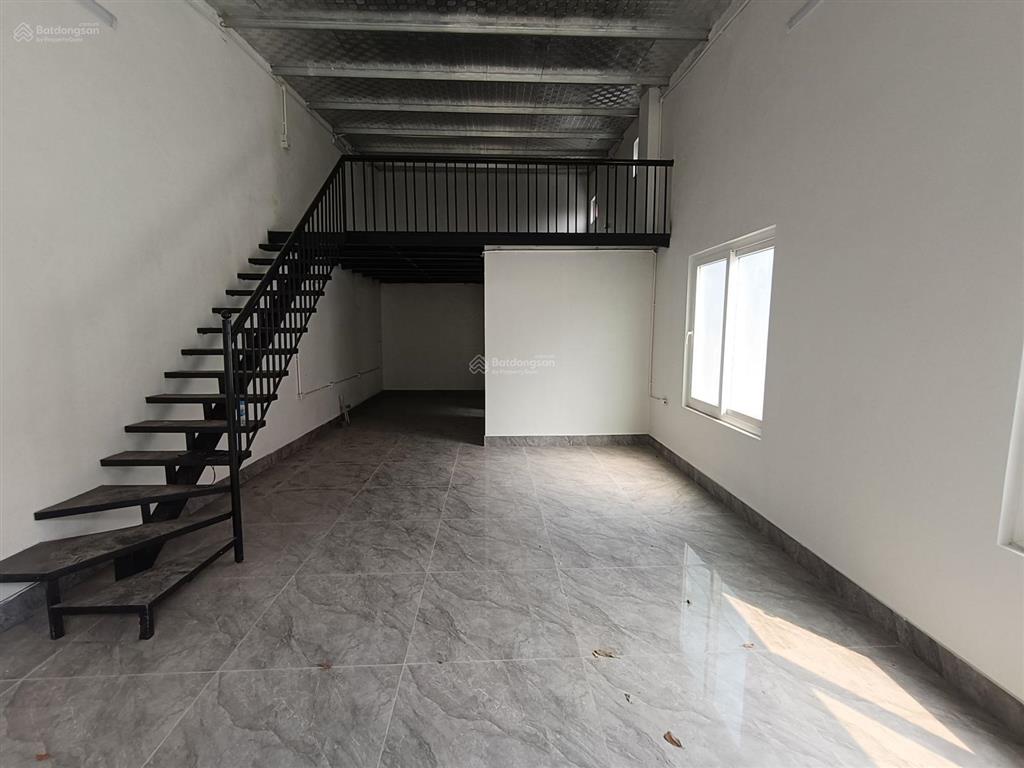 Cho thuê kho xưởng km14 đường đại lộ thăng long, an khánh, dt 800m2, 2 mặt tiền, xe công vào, 33tr