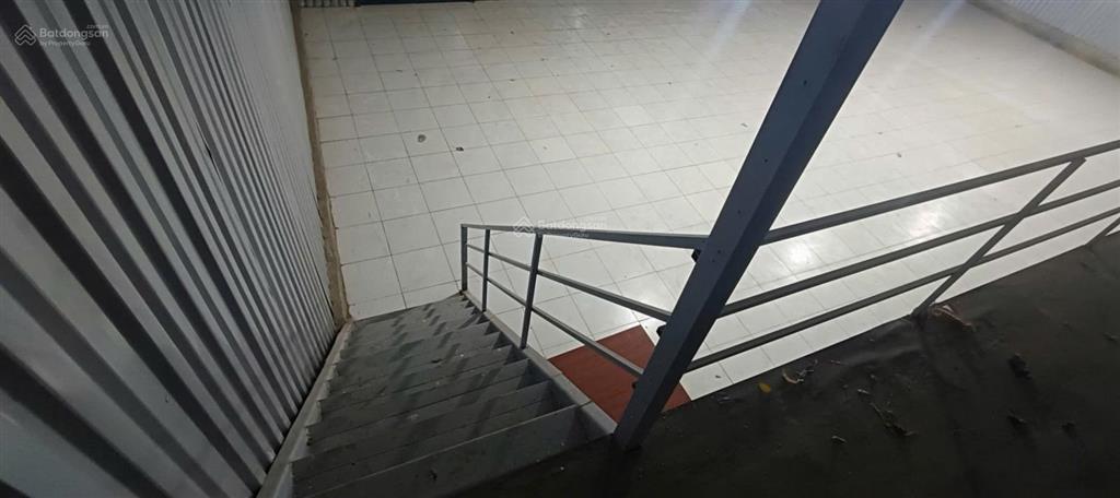 Cho thuê kho xưởng, cửa hàng đường tôn thất thuyết, cầu giấy, dt 1000m2 điện 3 pha, xe công đỗ cửa