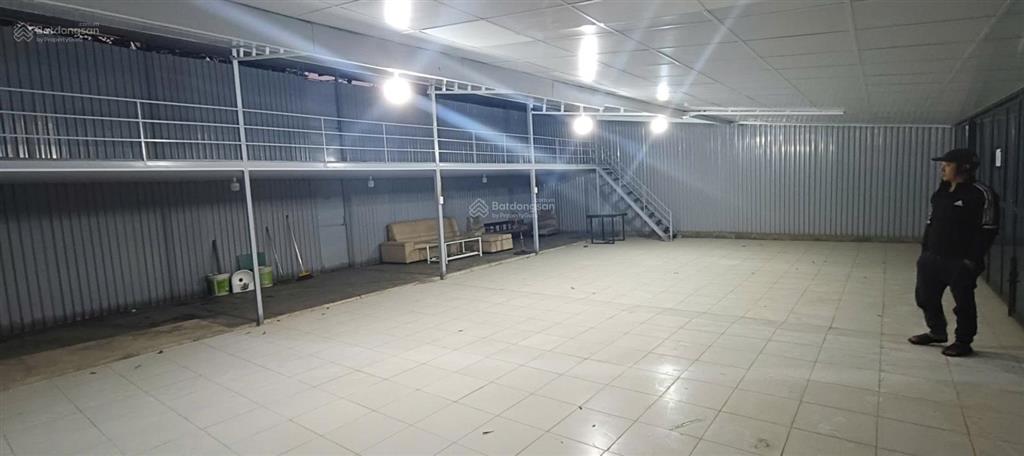 Cho thuê kho xưởng, cửa hàng đường tôn thất thuyết, cầu giấy, dt 1000m2 điện 3 pha, xe công đỗ cửa