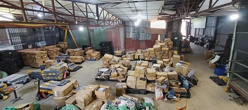 Cho thuê kho xưởng mặt đường hữu hưng, đại mỗ, dt 450m2, mái tôn chống nóng, điện 3 fa, xe công vào