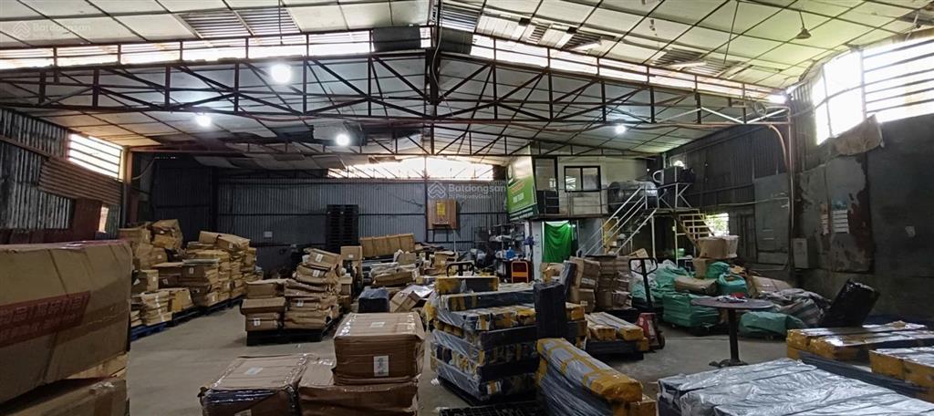 Cho thuê kho xưởng mặt đường hữu hưng, đại mỗ, dt 450m2, mái tôn chống nóng, điện 3 fa, xe công vào