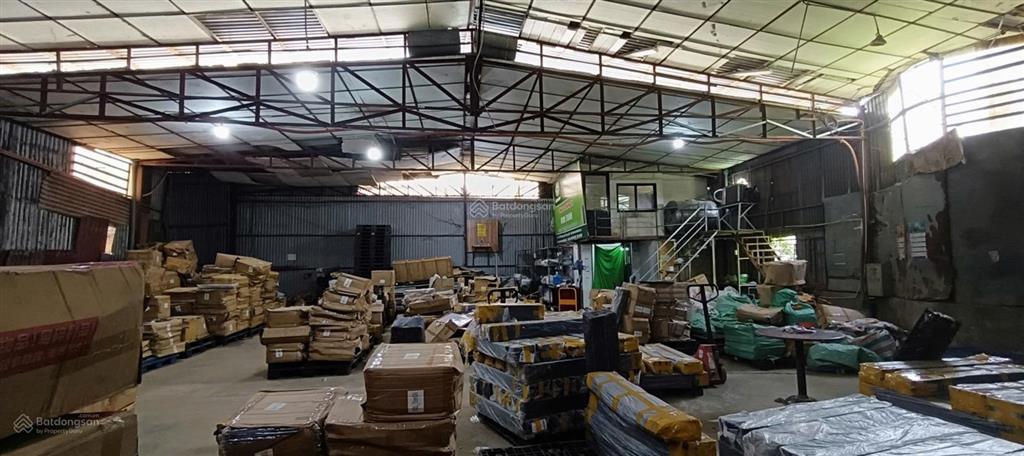 Cho thuê kho xưởng mặt đường hữu hưng, đại mỗ, dt 450m2, mái tôn chống nóng, điện 3 fa, xe công vào