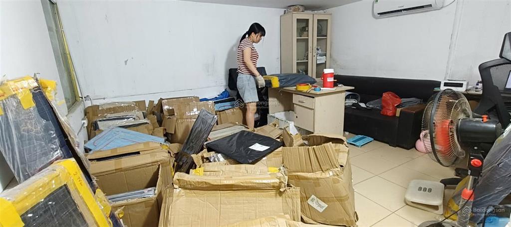 Cho thuê kho xưởng mặt đường hữu hưng, đại mỗ, dt 450m2, mái tôn chống nóng, điện 3 fa, xe công vào