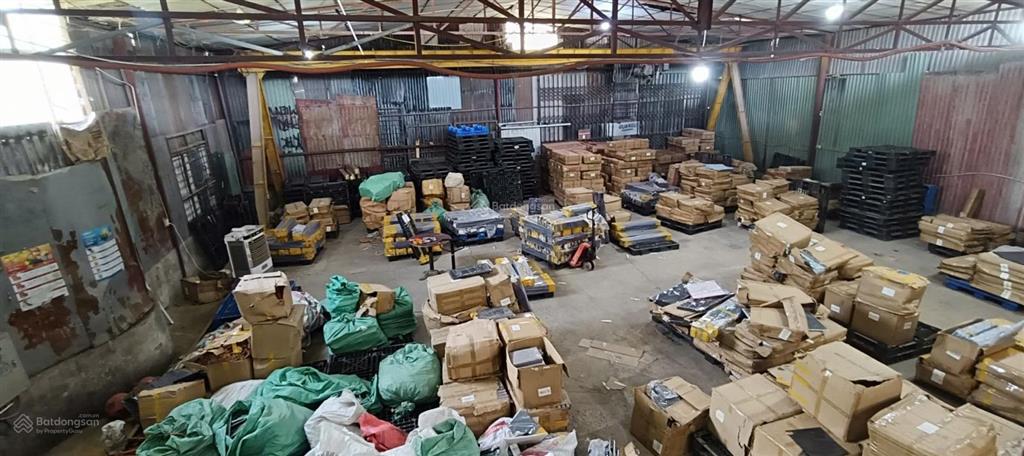 Cho thuê kho xưởng mặt đường hữu hưng, đại mỗ, dt 450m2, mái tôn chống nóng, điện 3 fa, xe công vào