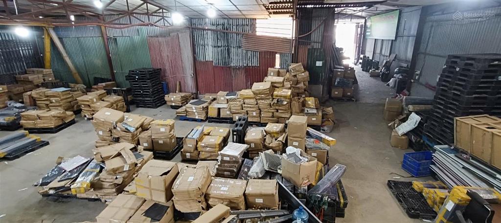 Cho thuê kho xưởng mặt đường hữu hưng, đại mỗ, dt 450m2, mái tôn chống nóng, điện 3 fa, xe công vào