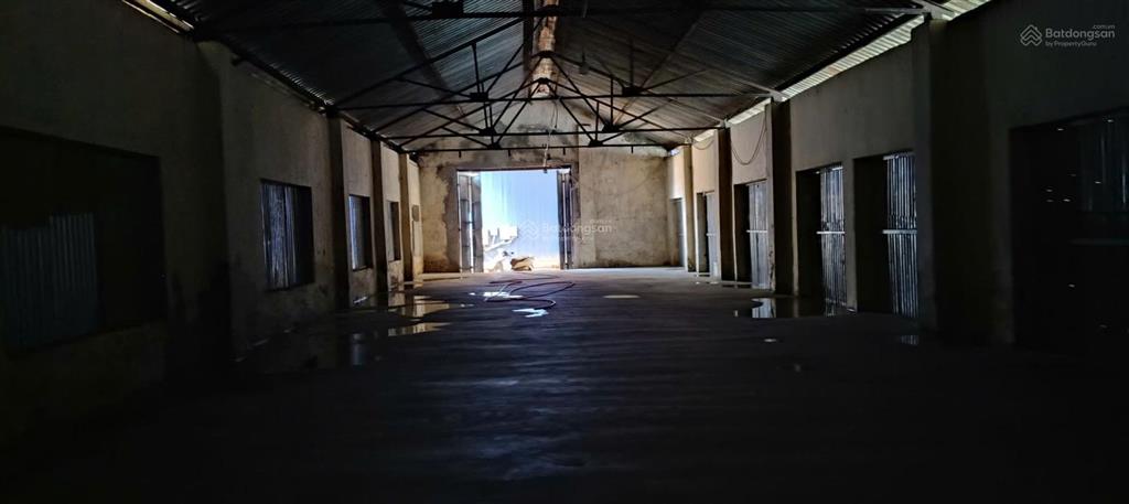 Cho thuê kho xưởng đường 72 an khánh, 312m2, xe công vào, xuất vat, điện 3 pha, bảo vệ, 85 nghìn/m2