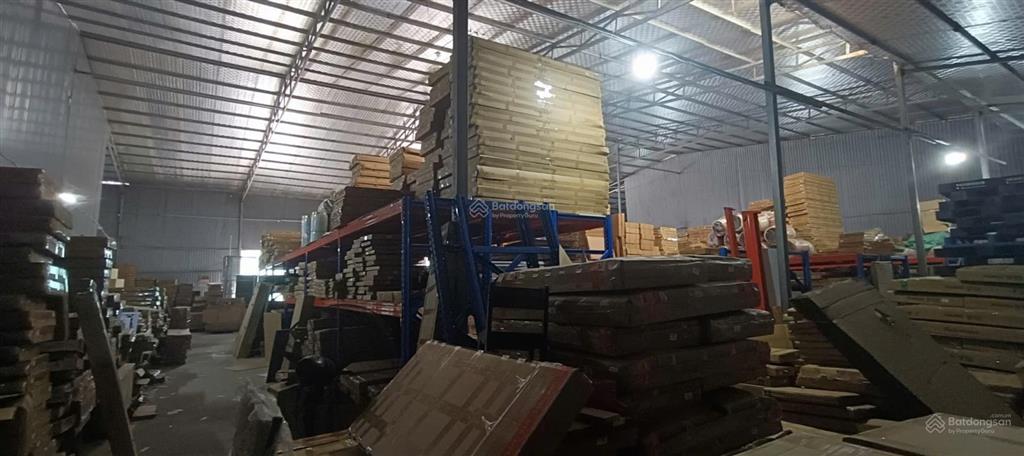 Cho thuê kho xưởng đường 70, miêu nha, tây mỗ, dt 131m2 xuất vat, điện 3fa, xe công, bảo vệ, 95k/m2