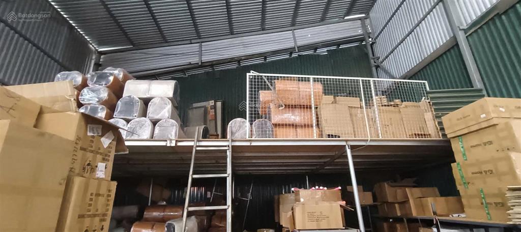 Cho thuê kho xưởng đường 70, miêu nha, tây mỗ, dt 131m2 xuất vat, điện 3fa, xe công, bảo vệ, 95k/m2