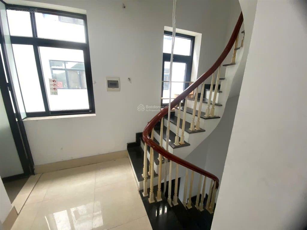 Cho thuê nhà vinhomes gardenia hàm nghi, dt 100m², 5 tầng, thông sàn, thang máy, đh, nl 55tr