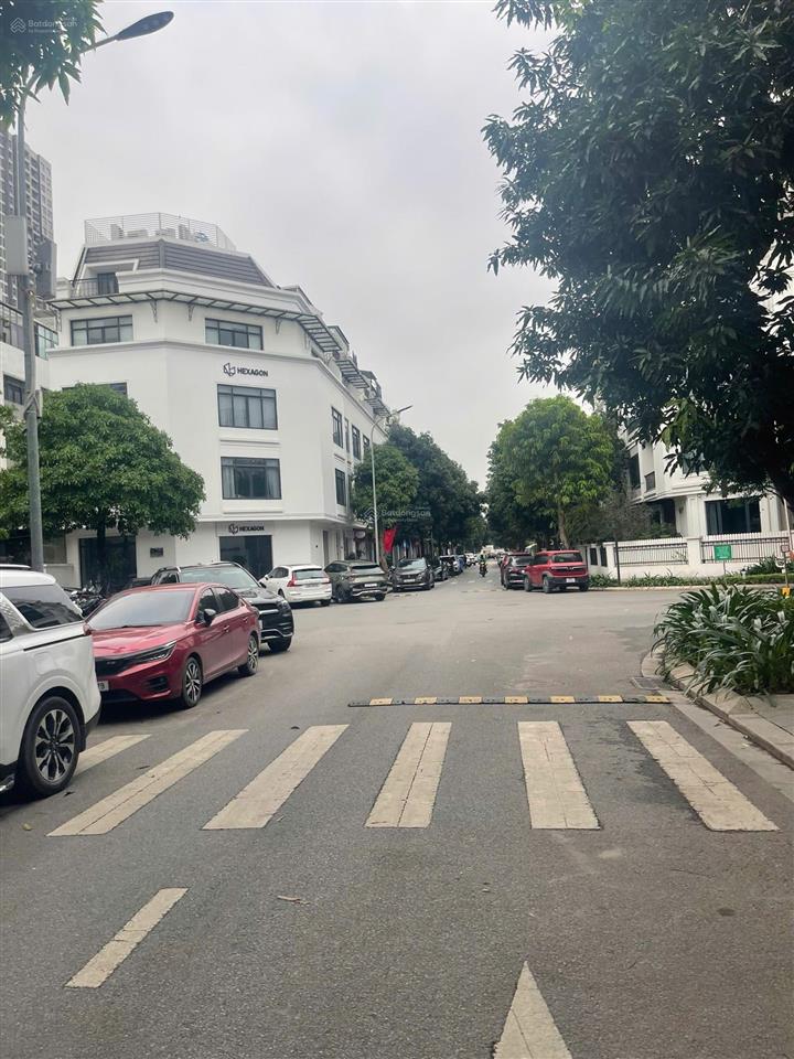 Cho thuê nhà vinhomes gardenia hàm nghi, dt 100m², 5 tầng, thông sàn, thang máy, đh, nl 55tr