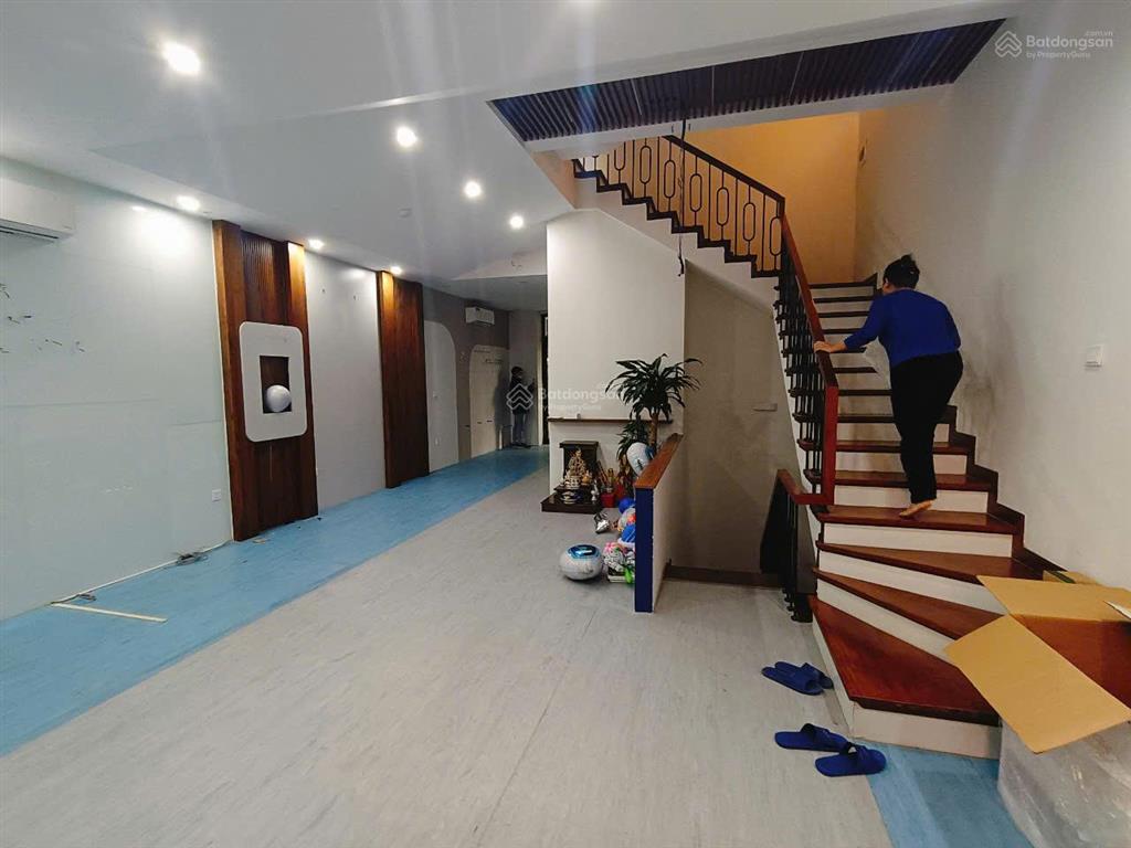 Cho thuê nhà vinhomes green bay, mặt đường lương thế vinh, mễ trì, dt 96m, 4 tầng 1 hầm, thang máy