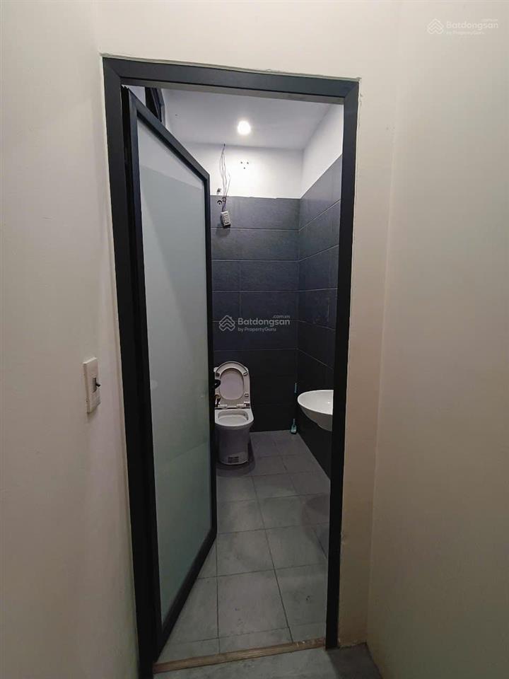 Cho thuê nhà vinhomes green bay, mặt đường lương thế vinh, mễ trì, dt 96m, 4 tầng 1 hầm, thang máy