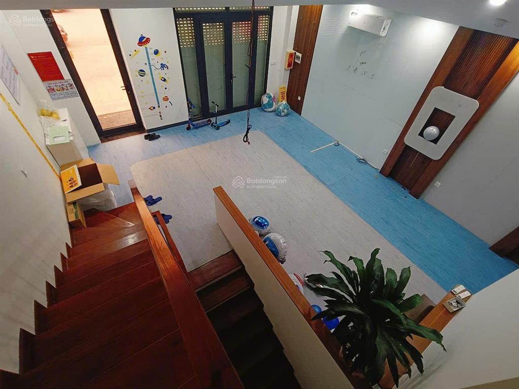 Cho thuê nhà vinhomes green bay, mặt đường lương thế vinh, mễ trì, dt 96m, 4 tầng 1 hầm, thang máy