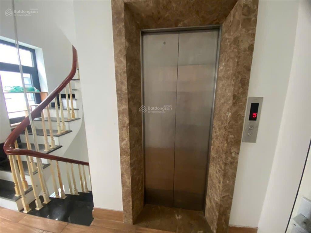 Cho thuê nhà vinhomes green bay, mặt đường lương thế vinh, mễ trì, dt 96m, 4 tầng 1 hầm, thang máy