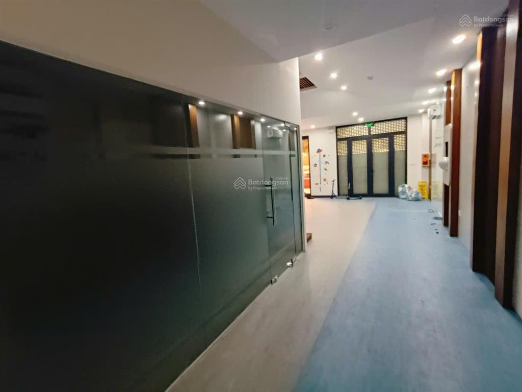 Cho thuê nhà vinhomes green bay, mặt đường lương thế vinh, mễ trì, dt 96m, 4 tầng 1 hầm, thang máy