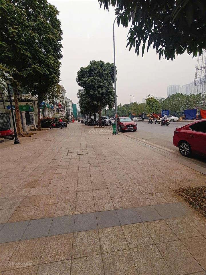 Cho thuê nhà vinhomes green bay, mặt đường lương thế vinh, mễ trì, dt 96m, 4 tầng 1 hầm, thang máy
