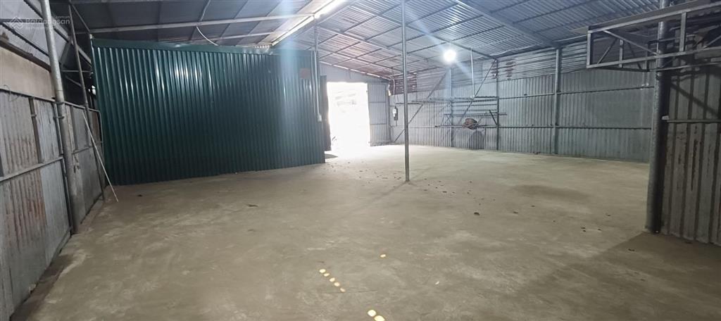 Cho thuê kho đường hồng đôphú đô, dt 250m2, điện 3fa, xe 10t (sau svđ mỹ đình), p từ liêm 16tr/th