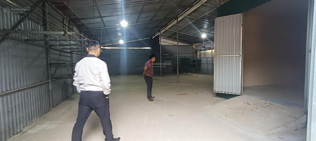 Cho thuê kho đường hồng đôphú đô, dt 250m2, điện 3fa, xe 10t (sau svđ mỹ đình), p từ liêm 16tr/th