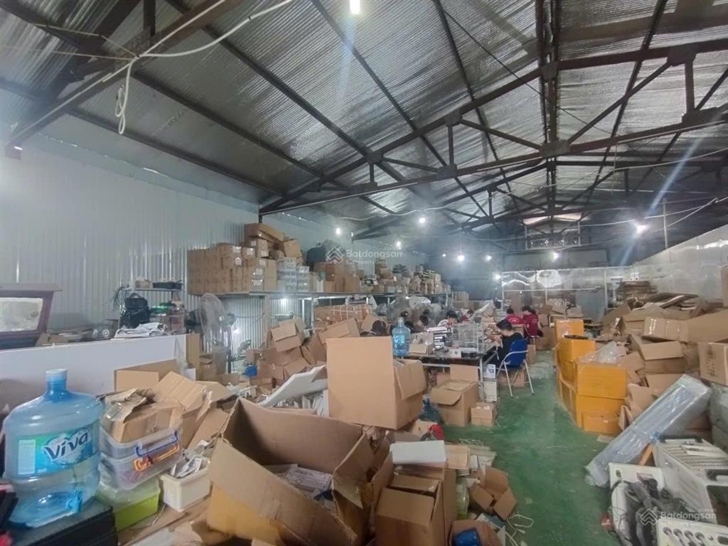 Cho thuê kho xưởng đường 70, miêu nha, xuân phương, dt 550m, xe công, vat, điện 3fa, bảo vệ, 80k/m