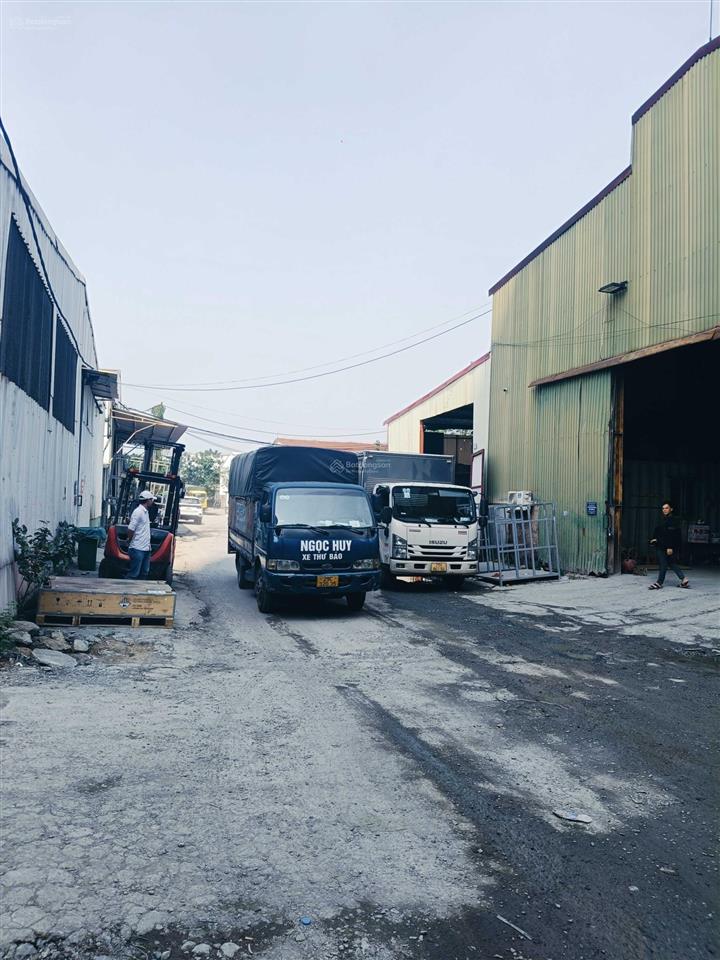 Cho thuê kho xưởng đường 70, miêu nha, xuân phương, dt 550m, xe công, vat, điện 3fa, bảo vệ, 80k/m