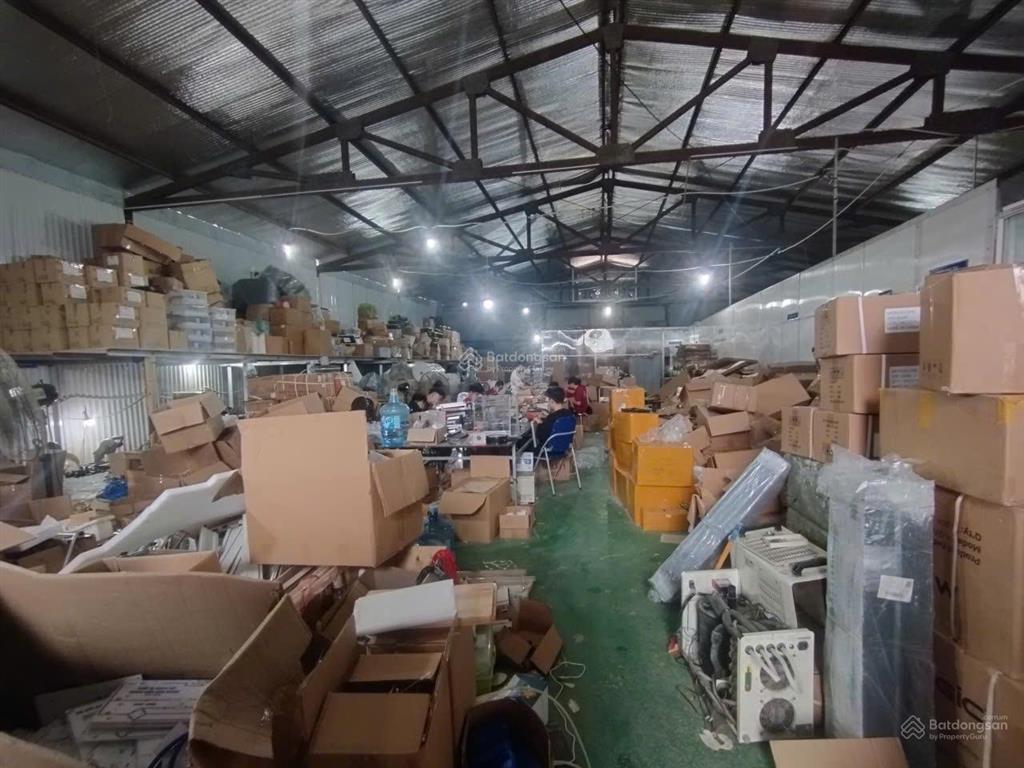 Cho thuê kho xưởng đường 70, miêu nha, xuân phương, dt 550m, xe công, vat, điện 3fa, bảo vệ, 80k/m