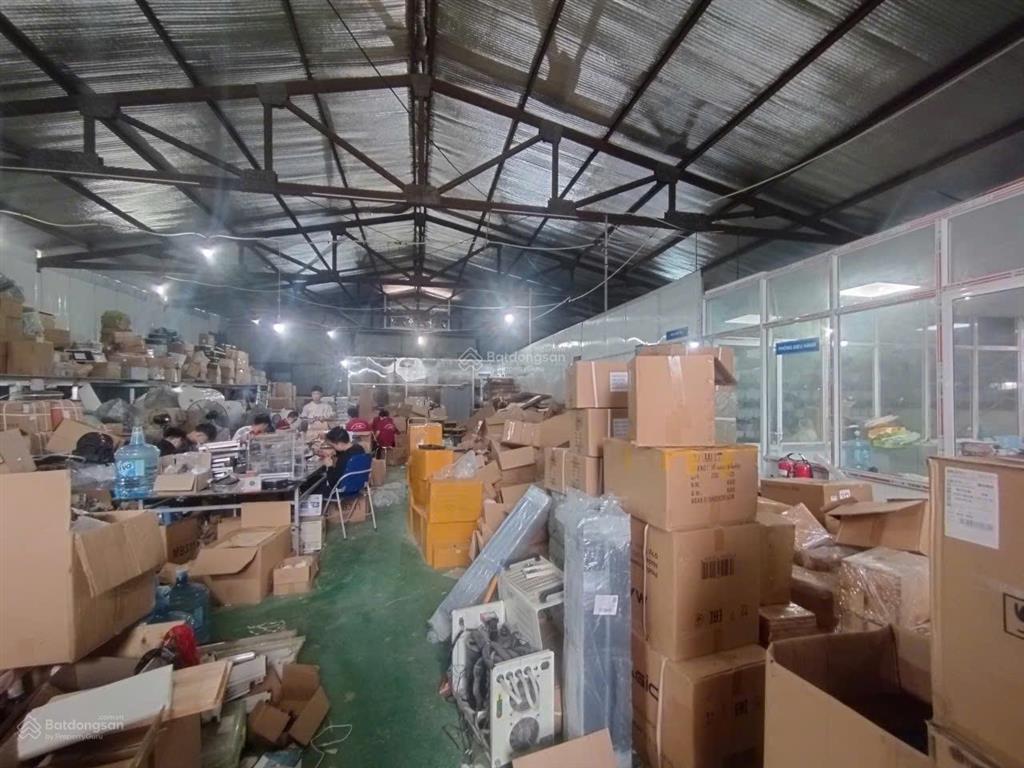 Cho thuê kho xưởng đường 70, miêu nha, xuân phương, dt 550m, xe công, vat, điện 3fa, bảo vệ, 80k/m